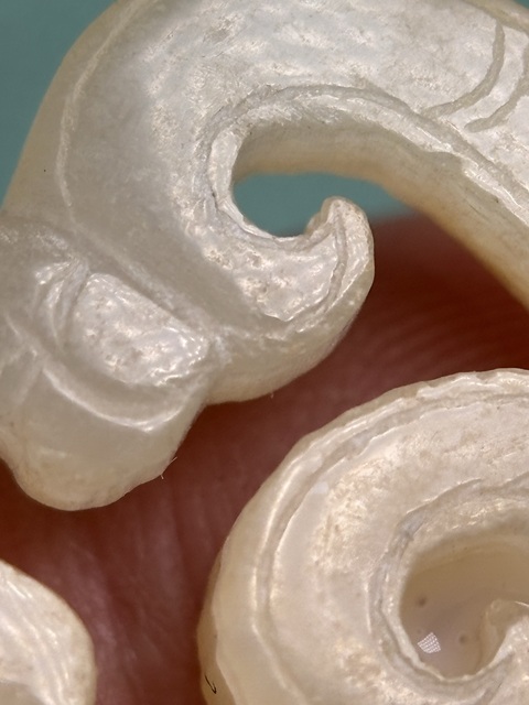 古玩玉器西漢白玉紅沁龍佩真品鑒賞圖