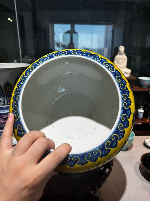 古玩陶瓷黃地青花龍紋卷缸
真品鑒賞圖