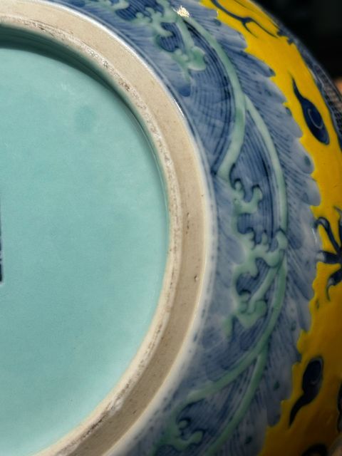 古玩陶瓷黃地青花龍紋卷缸
真品鑒賞圖