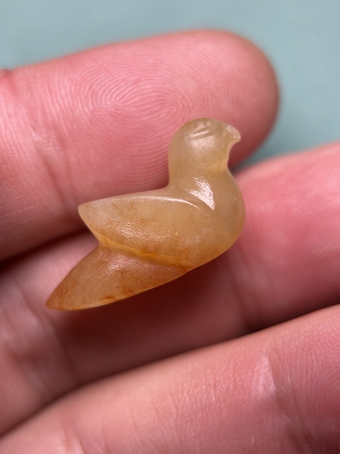 古玩玉器東漢黃玉紅沁鴿子真品鑒賞圖