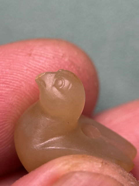 古玩玉器東漢黃玉紅沁鴿子真品鑒賞圖