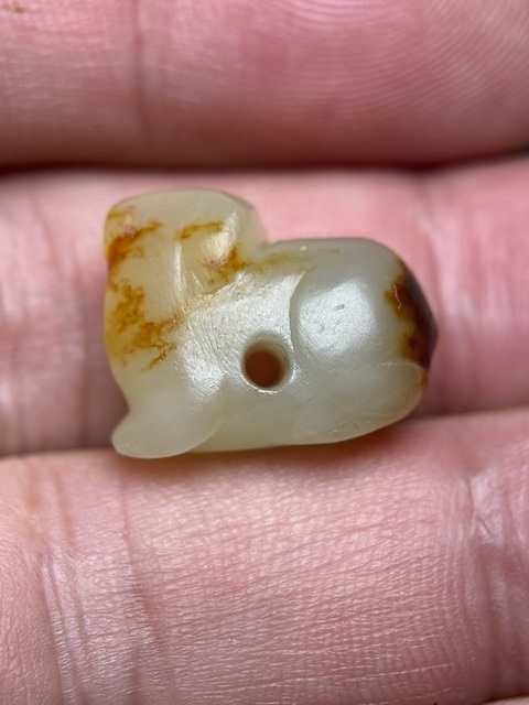 古玩玉器六朝籽料紅沁瑞獸真品鑒賞圖