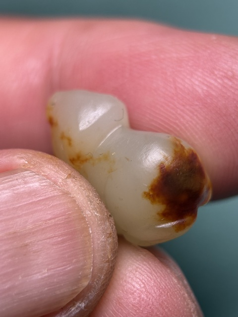 古玩玉器六朝籽料紅沁瑞獸真品鑒賞圖