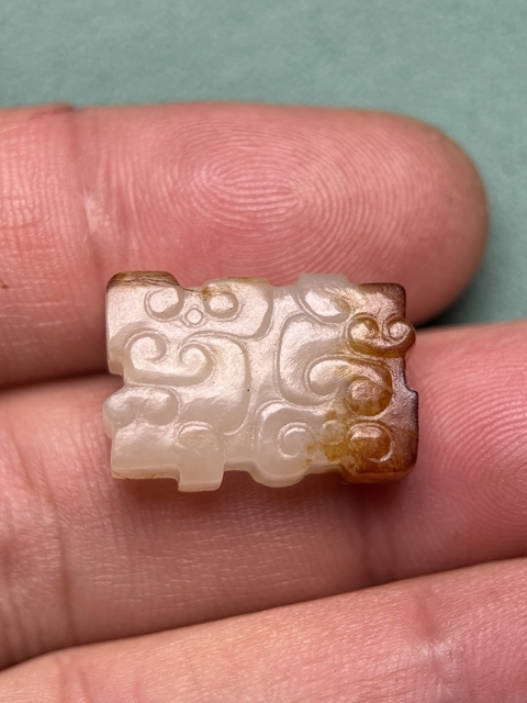 古玩玉器戰國白玉紅沁龍紋勒子真品鑒賞圖