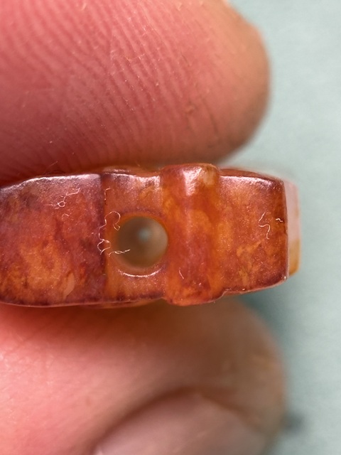 古玩玉器戰國白玉紅沁龍紋勒子真品鑒賞圖