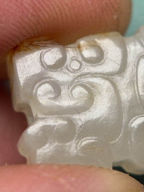 古玩玉器戰國白玉紅沁龍紋勒子真品鑒賞圖