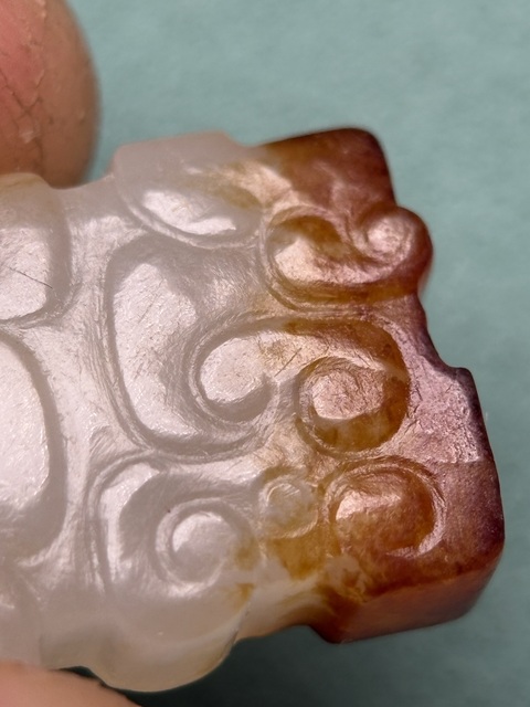 古玩玉器戰國白玉紅沁龍紋勒子真品鑒賞圖