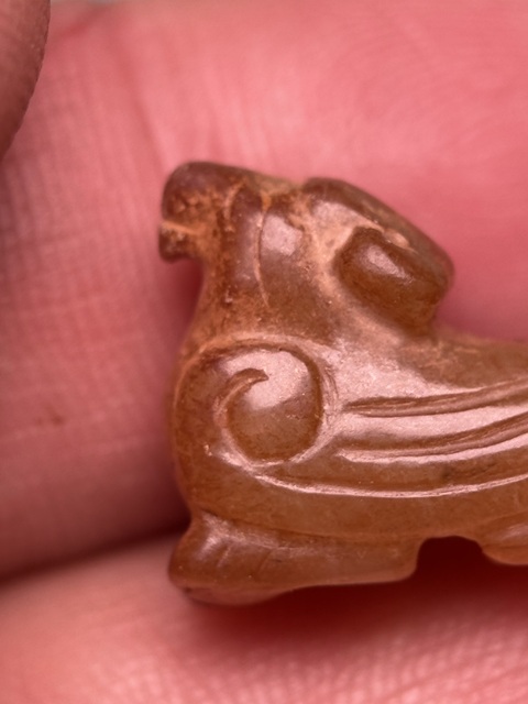 古玩玉器春秋紅沁鳳墜真品鑒賞圖