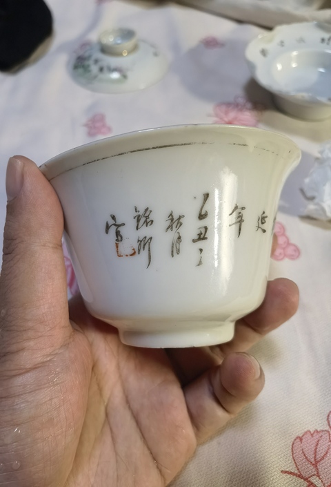 古玩陶瓷粉彩花鳥紋蓋碗真品鑒賞圖