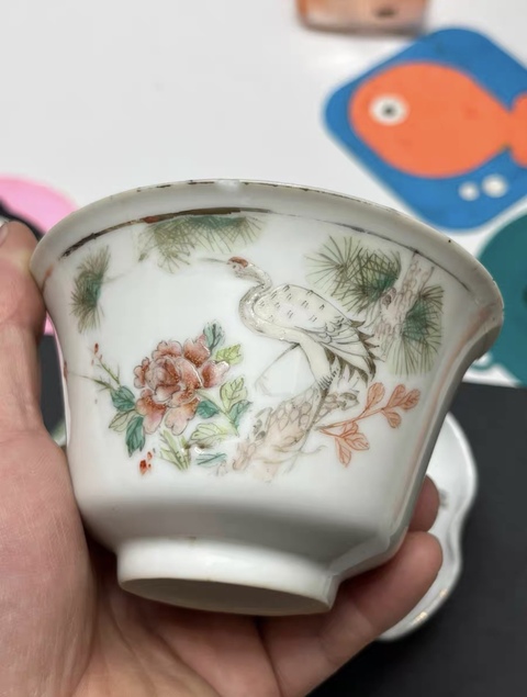 古玩陶瓷粉彩花鳥紋蓋碗真品鑒賞圖