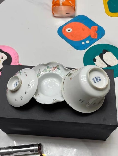 古玩陶瓷粉彩花鳥紋蓋碗真品鑒賞圖