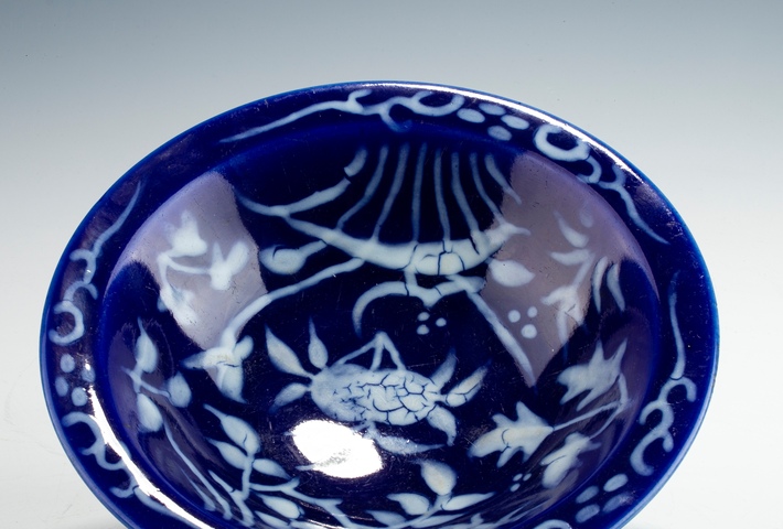 古玩陶瓷藍釉玻璃白花卉紋高足碗真品鑒賞圖