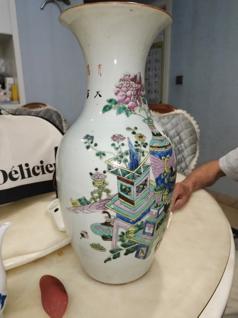 古玩陶瓷粉彩清供博古紋觀音瓶真品鑒賞圖