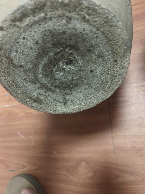 古玩陶瓷青釉印花瓶真品鑒賞圖