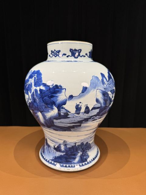 古玩陶瓷人物山水紋青花將軍罐真品鑒賞圖