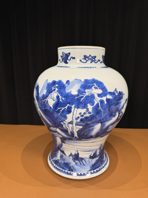 古玩陶瓷人物山水紋青花將軍罐真品鑒賞圖