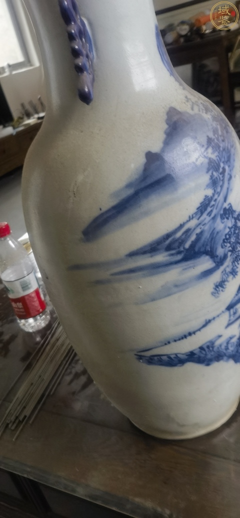 古玩陶瓷晚清青花山水瓶真品鑒賞圖