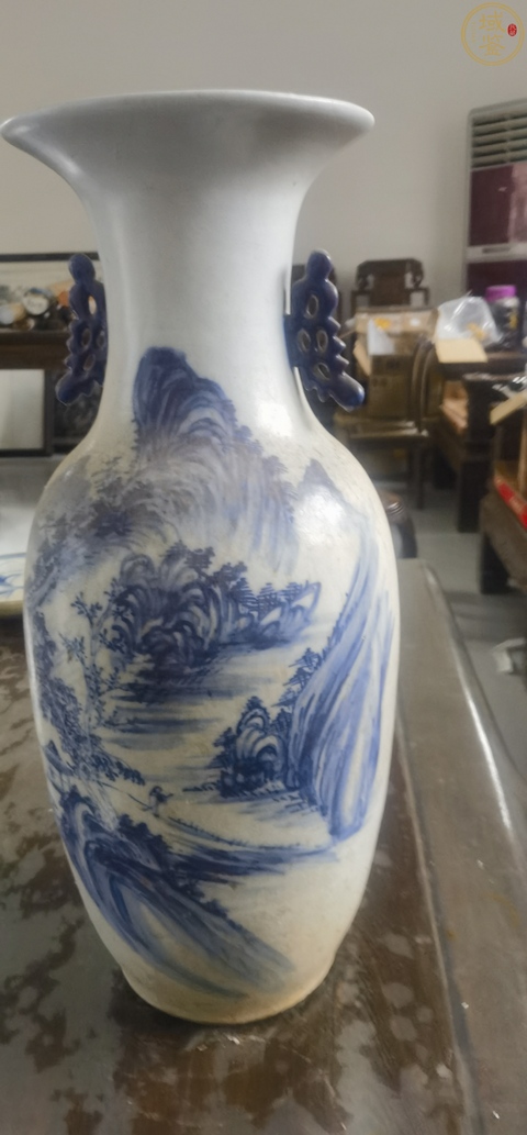 古玩陶瓷晚清青花山水瓶真品鑒賞圖