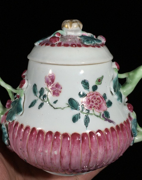 古玩陶瓷粉彩花卉堆塑壺真品鑒賞圖