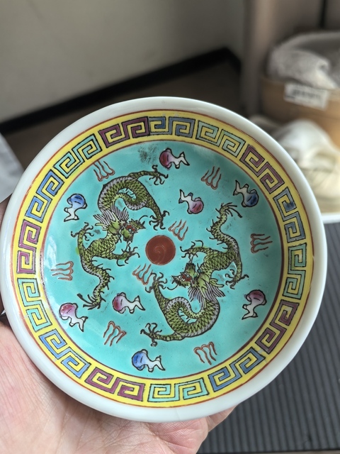 古玩陶瓷民國松石綠底粉彩龍紋碟拍賣,當(dāng)前價格199元