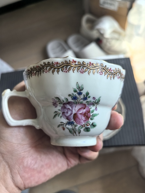 古玩陶瓷乾隆廣彩花卉杯碟真品鑒賞圖