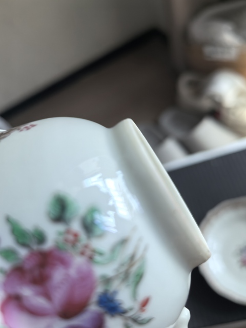 古玩陶瓷乾隆廣彩花卉杯碟真品鑒賞圖