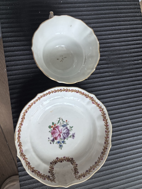 古玩陶瓷乾隆廣彩花卉杯碟真品鑒賞圖