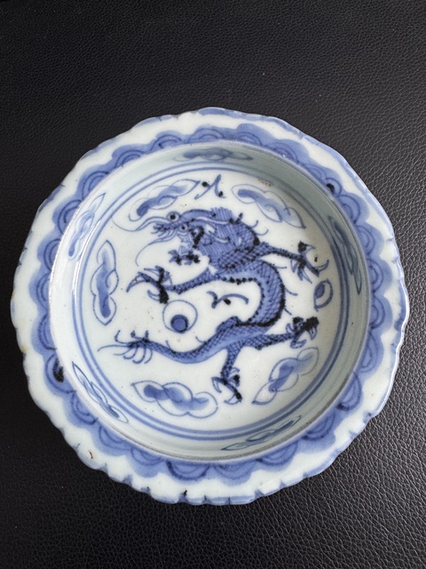 古玩陶瓷清中晚期 青花龍紋高足碟真品鑒賞圖