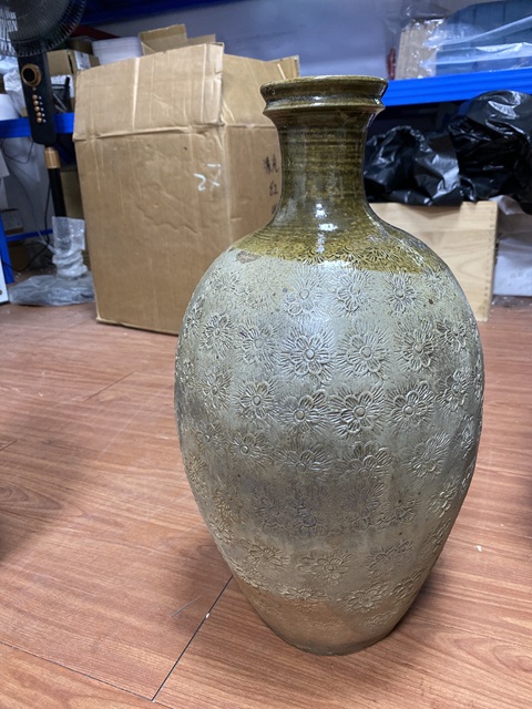 古玩陶瓷青釉印花瓶真品鑒賞圖