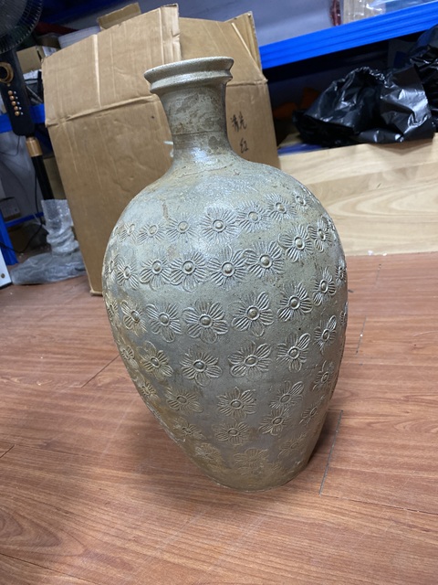 古玩陶瓷青釉印花瓶真品鑒賞圖