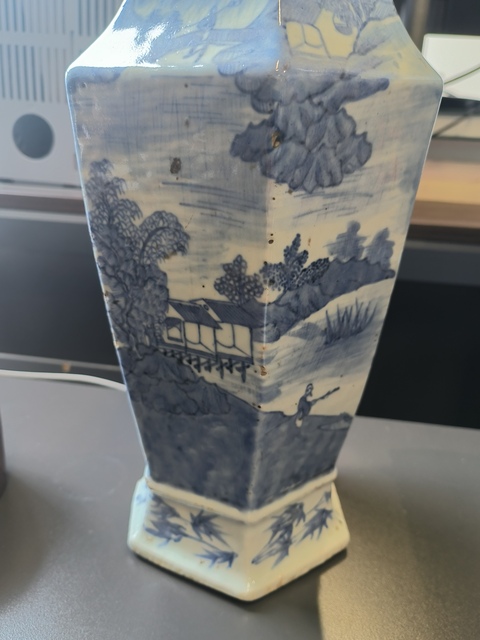 古玩陶瓷青花山水人物紋六方瓶真品鑒賞圖