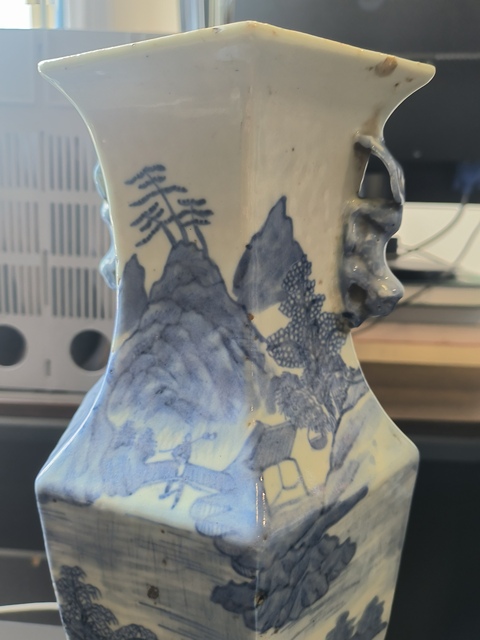 古玩陶瓷青花山水人物紋六方瓶真品鑒賞圖
