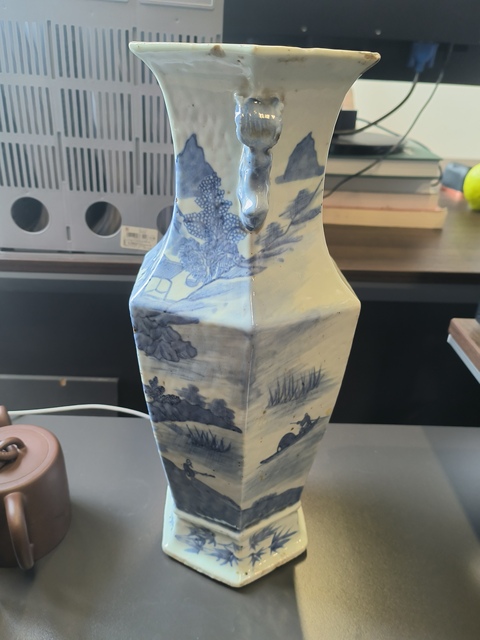 古玩陶瓷青花山水人物紋六方瓶真品鑒賞圖