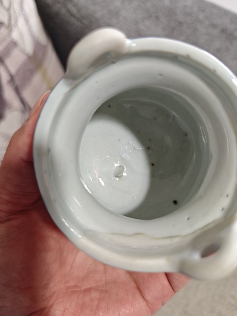 古玩陶瓷鐵線描花卉紋三足沖天耳青花香爐真品鑒賞圖