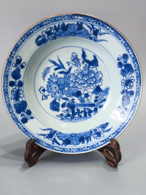古玩陶瓷青花花卉紋盤真品鑒賞圖