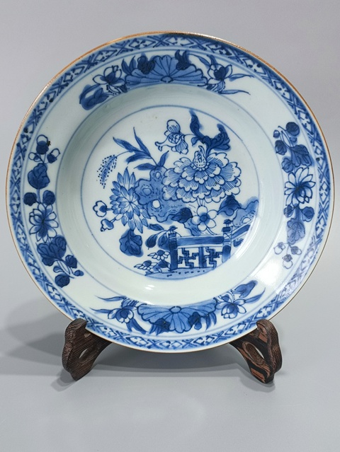古玩陶瓷青花花卉紋盤真品鑒賞圖