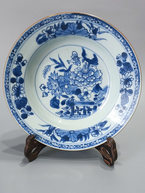 古玩陶瓷青花花卉紋盤真品鑒賞圖
