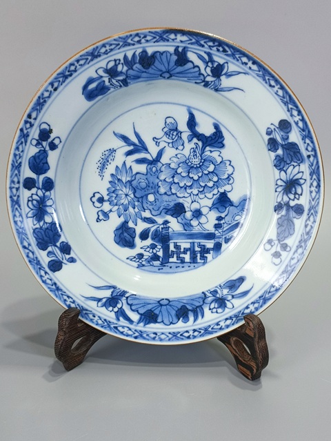 古玩陶瓷青花花卉紋盤真品鑒賞圖