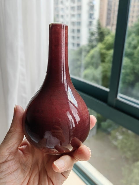 古玩陶瓷霽紅釉膽瓶真品鑒賞圖