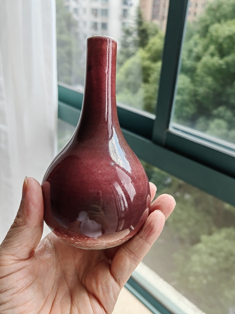 古玩陶瓷霽紅釉膽瓶真品鑒賞圖