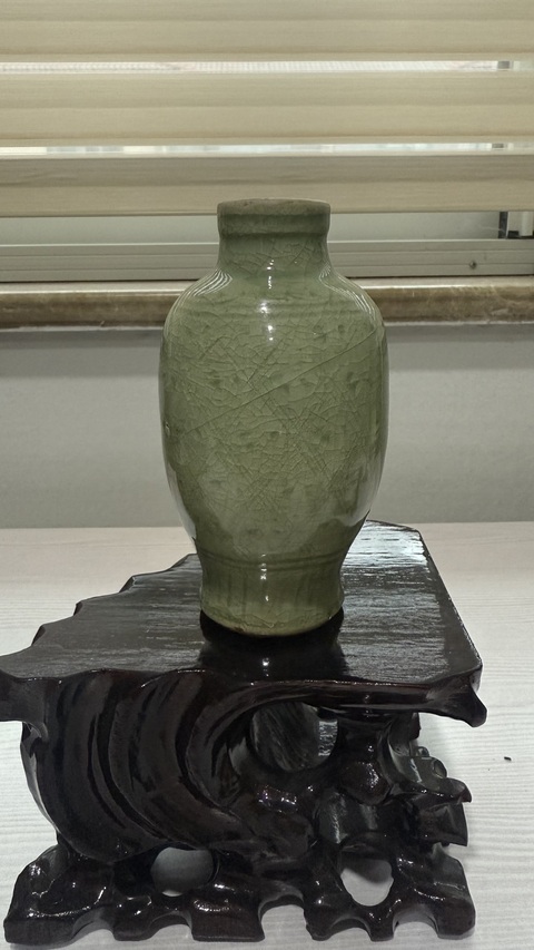 古玩陶瓷龍泉青瓷刻花橄欖瓶真品鑒賞圖