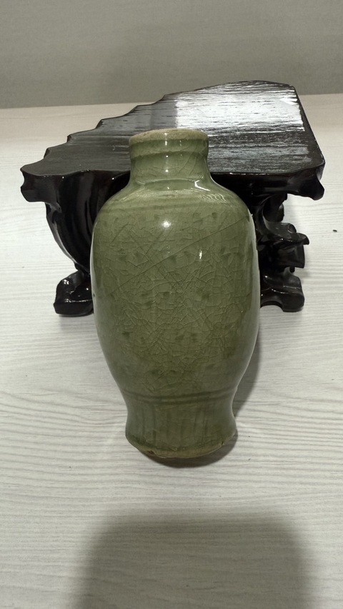 古玩陶瓷龍泉青瓷刻花橄欖瓶真品鑒賞圖