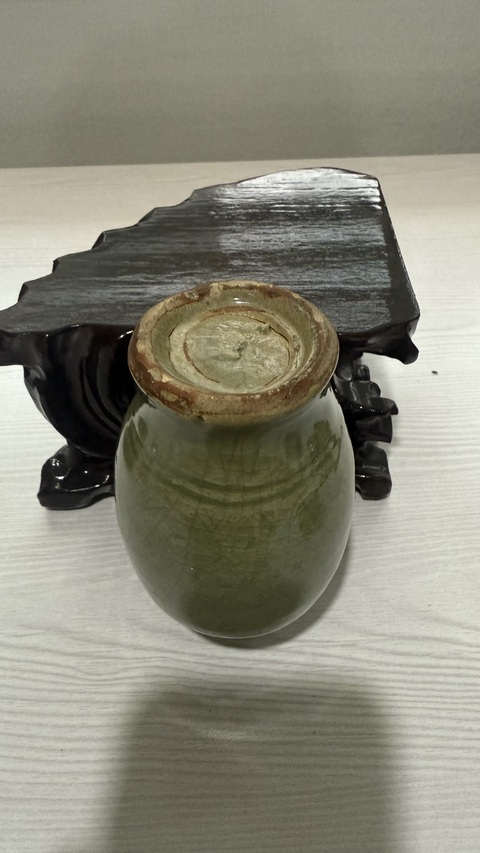 古玩陶瓷龍泉青瓷刻花橄欖瓶真品鑒賞圖