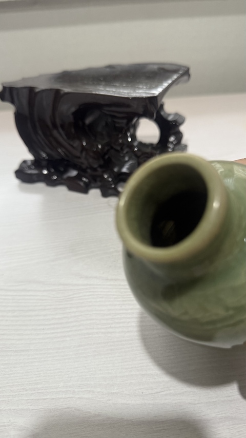 古玩陶瓷龍泉青瓷刻花橄欖瓶真品鑒賞圖