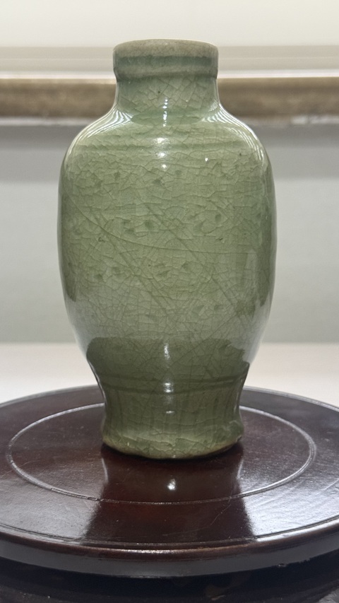 古玩陶瓷龍泉青瓷刻花橄欖瓶真品鑒賞圖