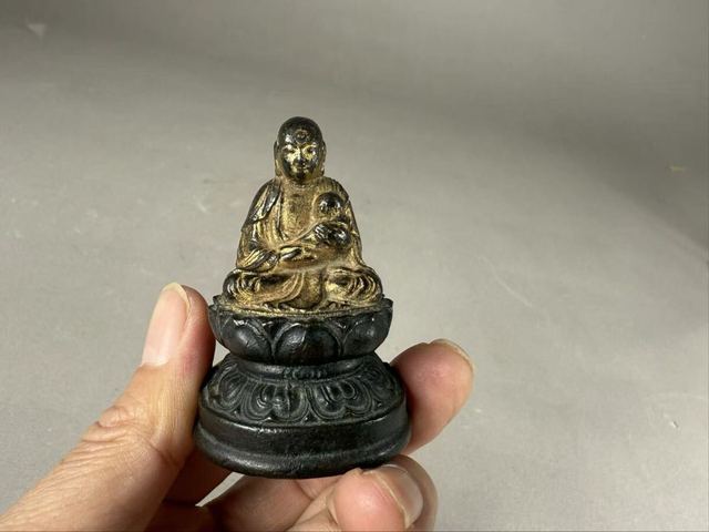 古玩銅器銅造像真品鑒賞圖