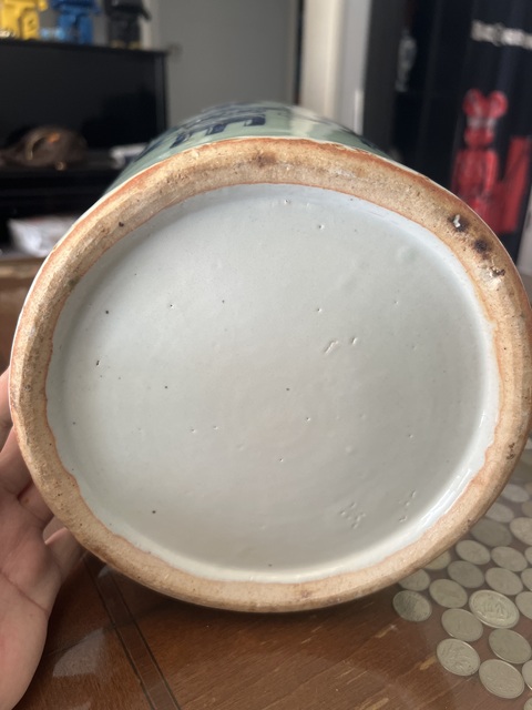 古玩陶瓷清中晚·豆青釉青花博古紋獅耳大瓶 真品鑒賞圖