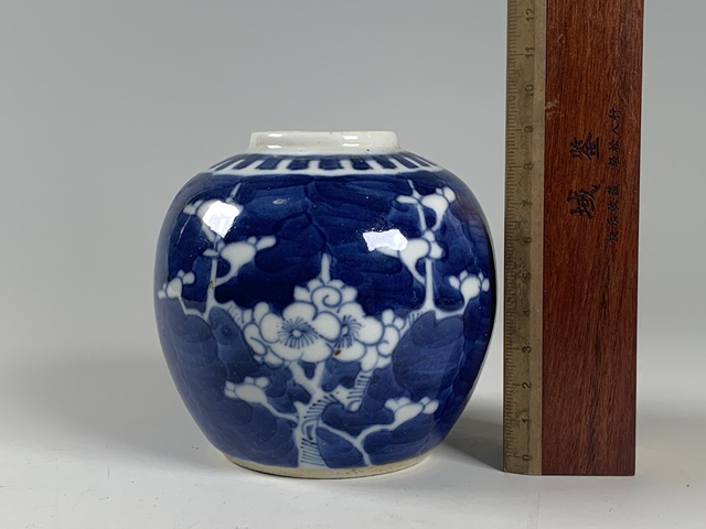古玩陶瓷清晚期·青花留白冰梅紋罐真品鑒賞圖