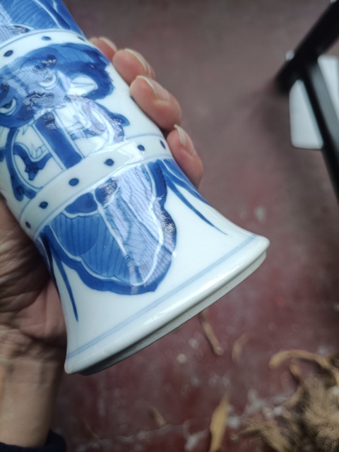 古玩陶瓷清康熙 青花獸面紋花觚真品鑒賞圖