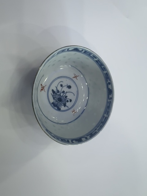 古玩陶瓷玩玉款玲瓏瓷青花加彩小碗真品鑒賞圖